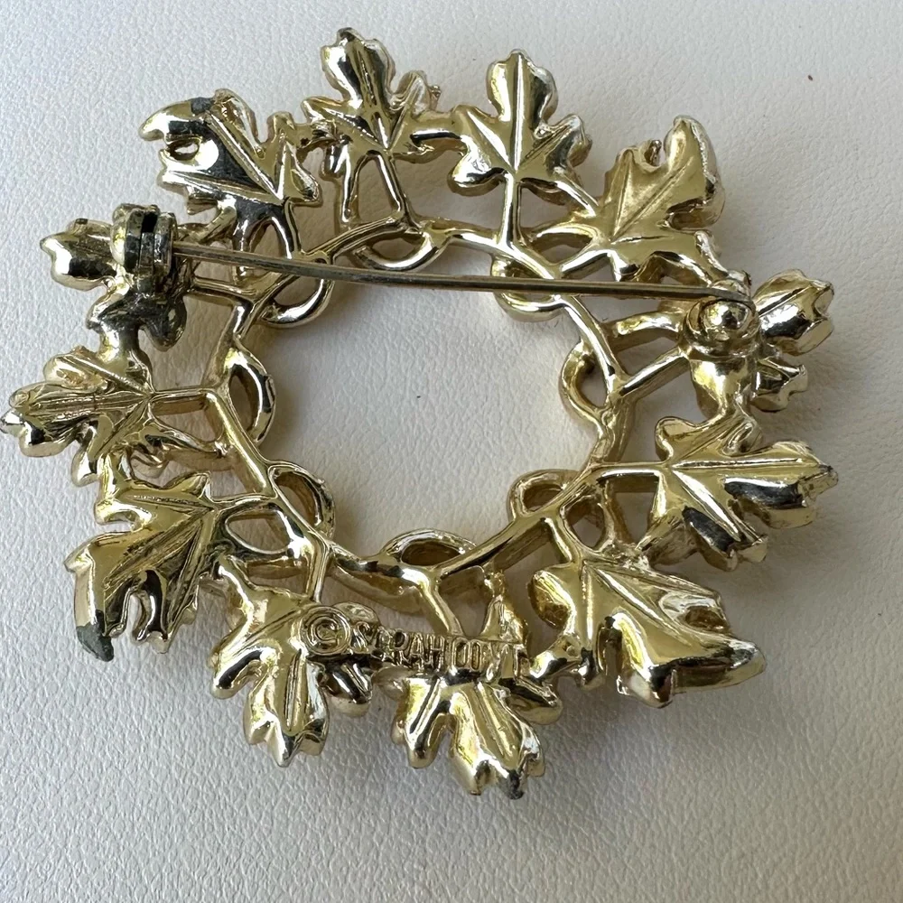 Vintage Sarah Coventry Gold and Silver Tone Circle Leaf Brooch Pin